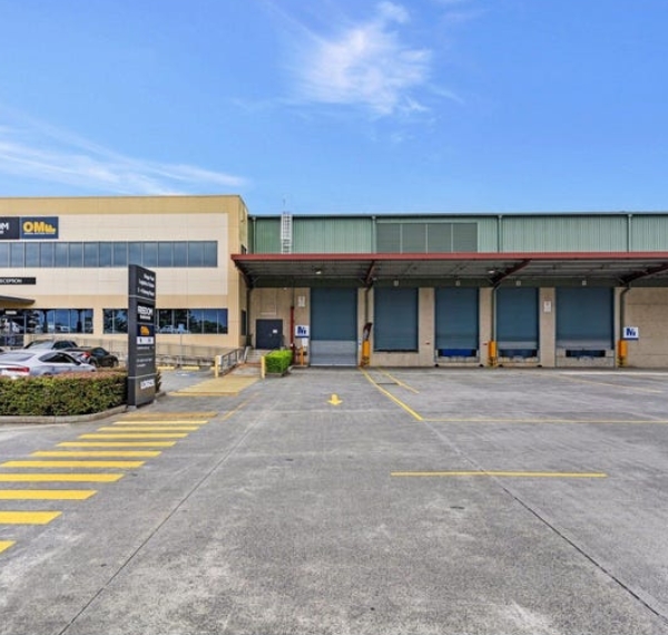 Commercial buildings in Kings Park, NSW